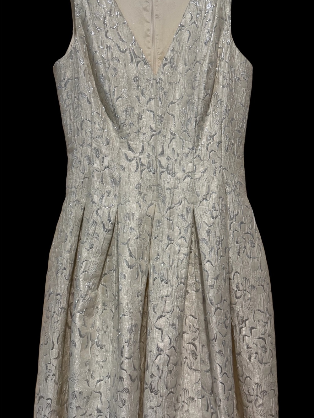 Elegant Ivory Floral Jacquard V-Neck Dress, Carmen Marc Valvo party dres